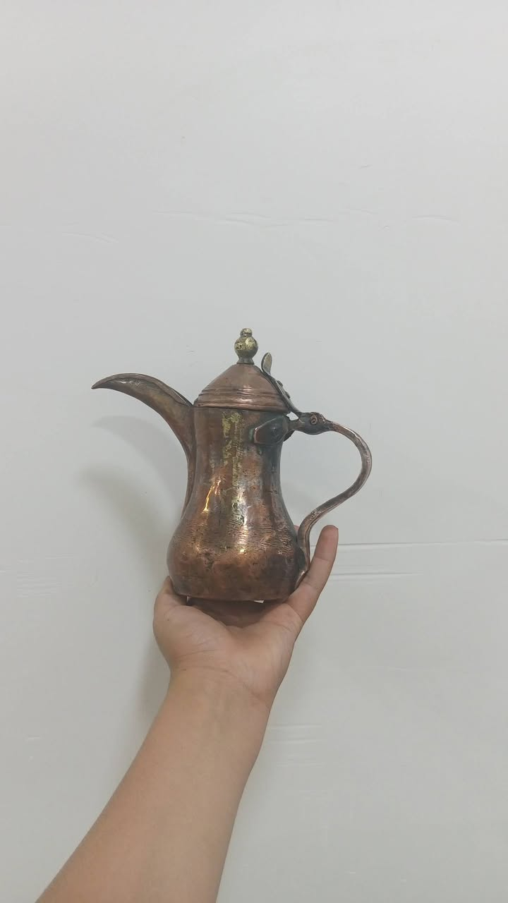 سلام عليكم دله بغدادي للبيع قياس 20 قديمه جدا جدا ***********
