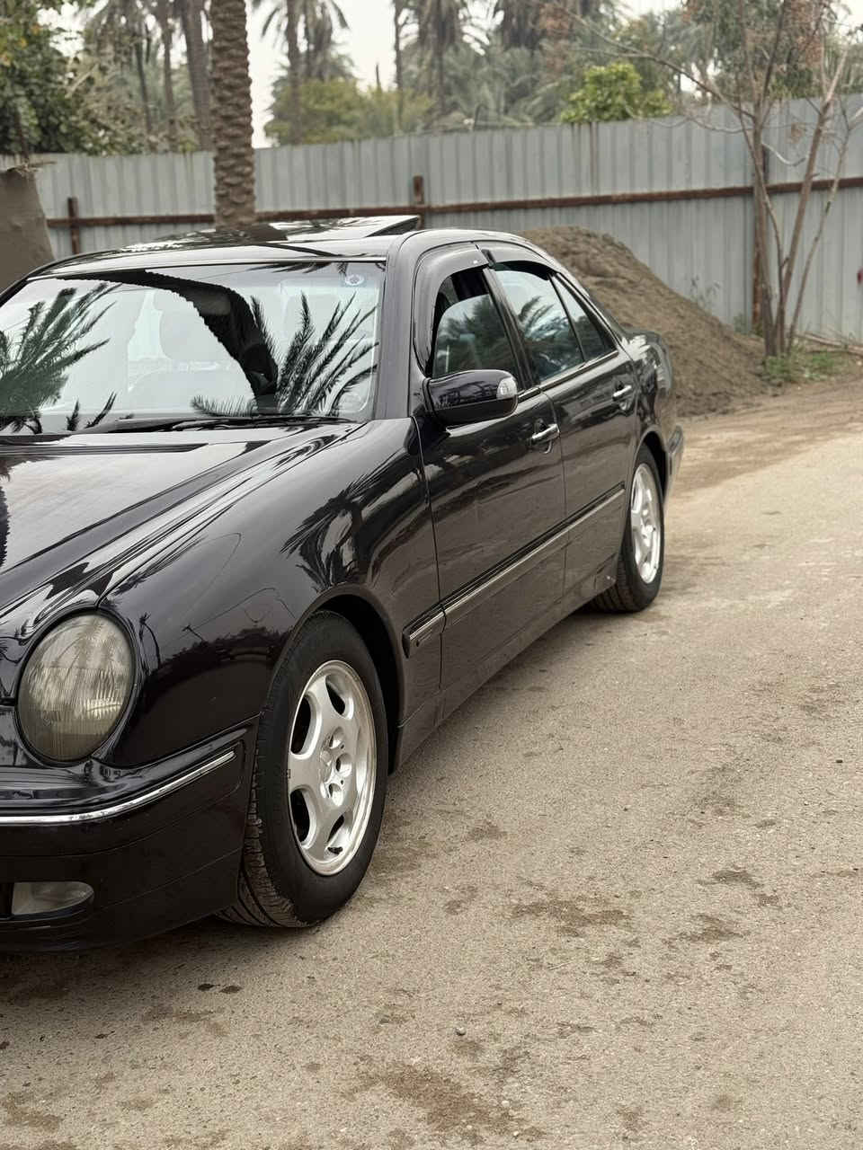 السلام عليكم للبيع مارسدس أم عيون موديل 2000 السياره   E320 محرك V
السياره مصبوغه عام 
السياره كهربيات كله شغاله تحكم كشن سلايت الفتحه كله شغال السياره جاهزه ومآبيه نقص السياره كلش حلوه 
السياره فوول افن كارد
السياره محرك كير تبريد صدر كله سليم السياره جاهزه
رقم دولي 
السعر 107 وبيها مجال 
العنوان بغداد الكريعات 
رقم الهاتف ***********
