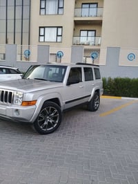 للبيع جيب كومندر موديل 2008 حادثها جاملغ امامي وباب بدون دواخل بيها قط...
