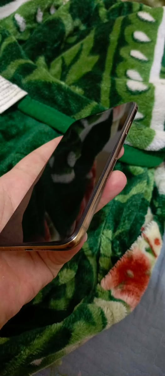 السلام عليكم أيفون اكس ماكس ذاكره ٢٥٦ ضهر مفطر مبدل بطاريه لكامره لوره بيه شويه غواش موضح بالصور تكدر تشوف الاماميه تخبل زلال وباقي تفاصيل موضحه  ببجي ٦٠ فريم بأعلى دقه وسلاسه عالميه ملاحضه شحنه ابد مايصرف بطاريه اصليه سعر ١٥٠وبي مجال مكاني فريحه قرب جامعه تواصل ***********
