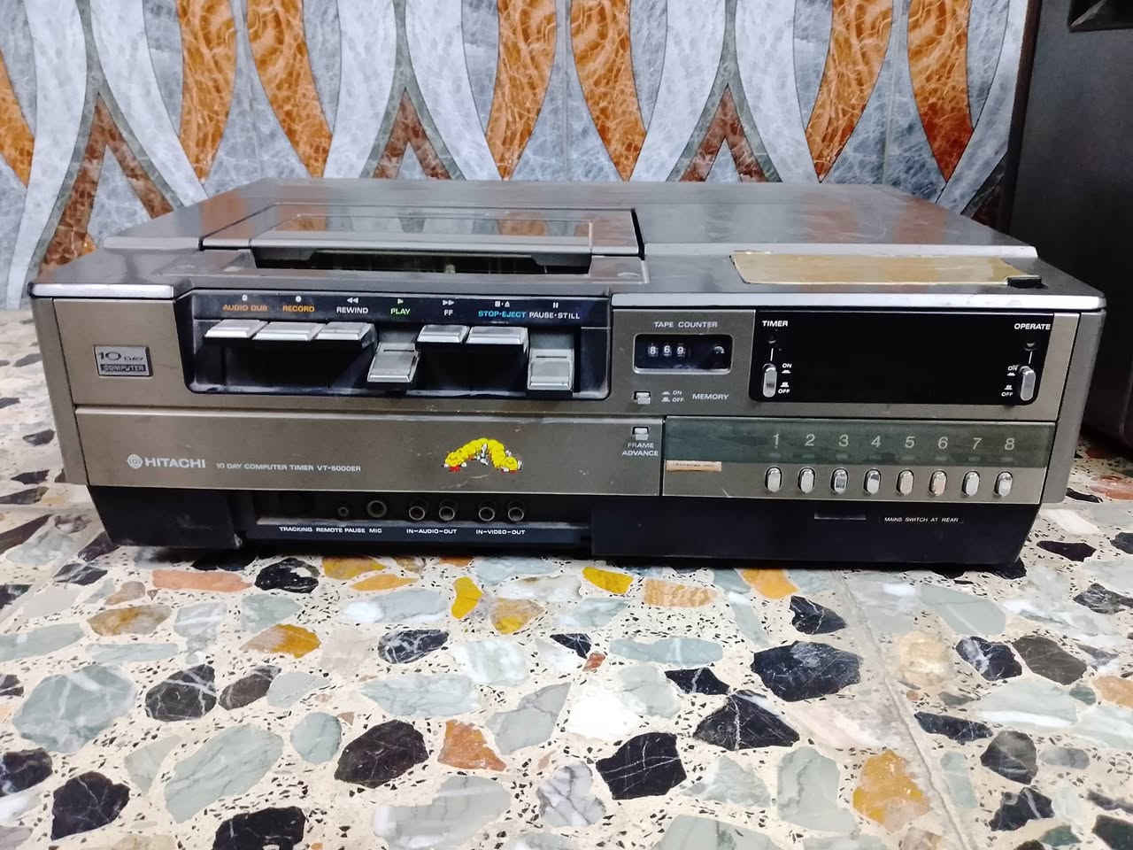 تلفزيون شغال للبيع
وجهاز فديو هم للبيع مكاني بغداد للاتصال ***********
