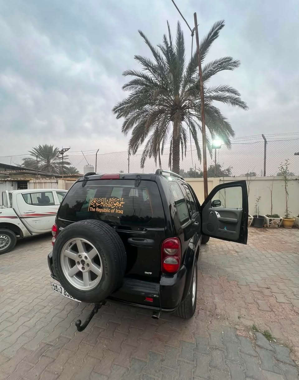 سيارة جيب ليبرتي موديل ٢٠٠٧ 
 رقم بغداد السيارة بأسمي تحويل مباشر 
السيارة limited ( فول مواصفات) فتحة سقف + كشنات كهربائية + تخم تاير جديد + التبريد خير من الله + المكينة والكير مكفولات  + كهربائياتها مرتبة + السيارة مصبوغة حزام جمالية ماشية ٢٥٥. 
 السعر الطالبة عليها ٧٥ وكلشي اكو بل سوك. 
 مكاني بغداد / الاعظمية شراي ادخل واتساب على رقم او اتصل على السيمكارت فيسبوك قليل افتحة
***********
