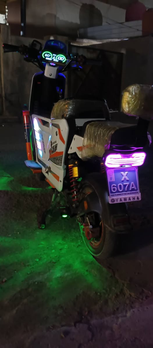 سلام عليكم 
كلشي شغال بيه
5بطاريت گبار 33امبير
بيه بك
ملف 1500او2000
اربع نمر
+بيه بوكس 
وبيه درع+زنون +شاحنته موجوده 
السعر: انت قيم شگد السعر
تواصل واتساب: 
***********
مكاني البصره المعقل
