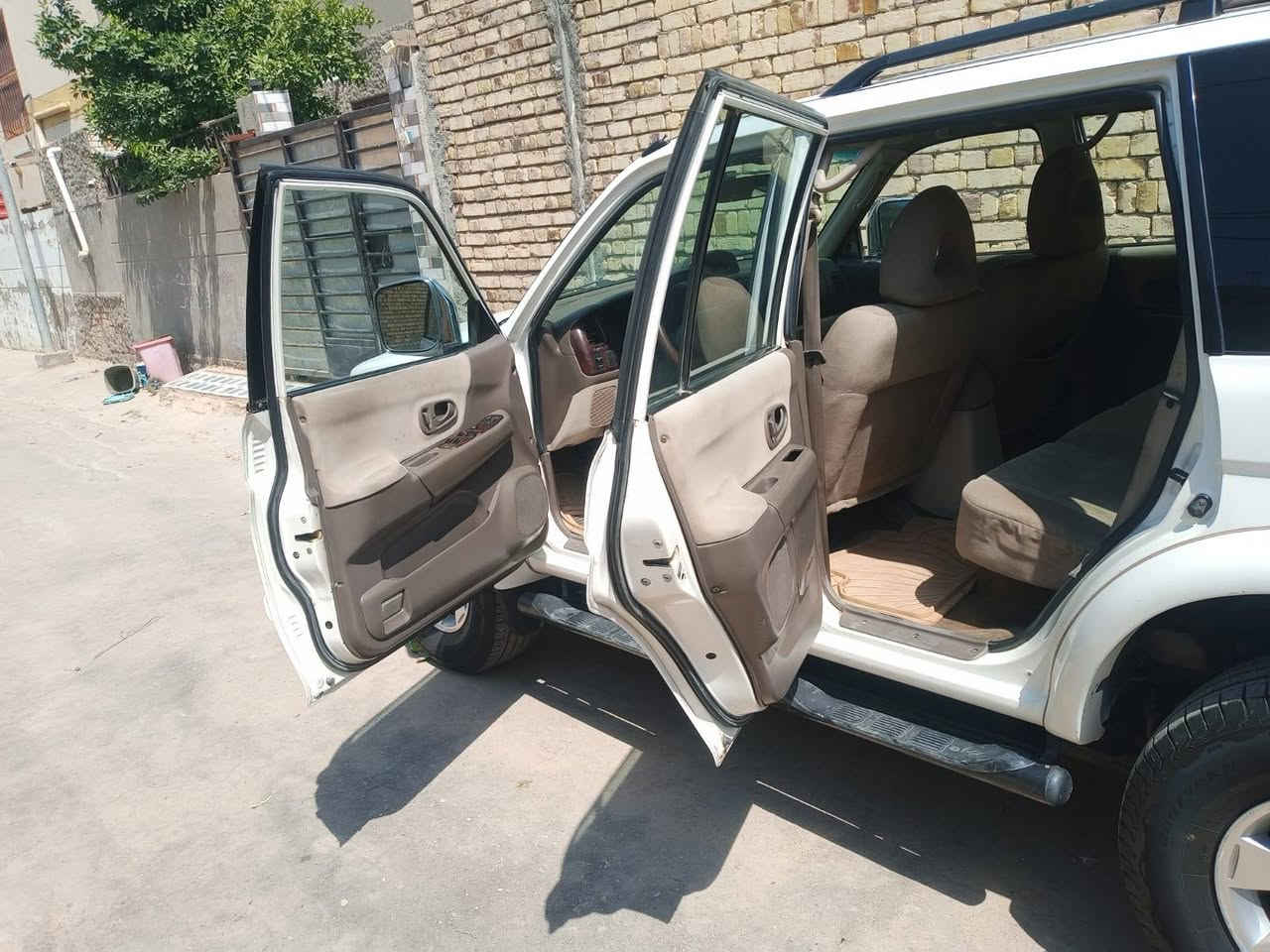 متسوبيشي ناتيفيا ٢٠٠٨ للبيع رقم بغداد انكليزي باسمي سياره جديده تبريد كير محرك حداديه كهربائيات تخم تاير كله جديد وضع شركه بلاد سونار موجود بيها فقط ربع الجاملغ الخلفي صبغ اثر طخه خفيفه السعر ١١٠ وبي مجال للشراي عنوانها ديوانيه للاستفسار الاتصال ***********
