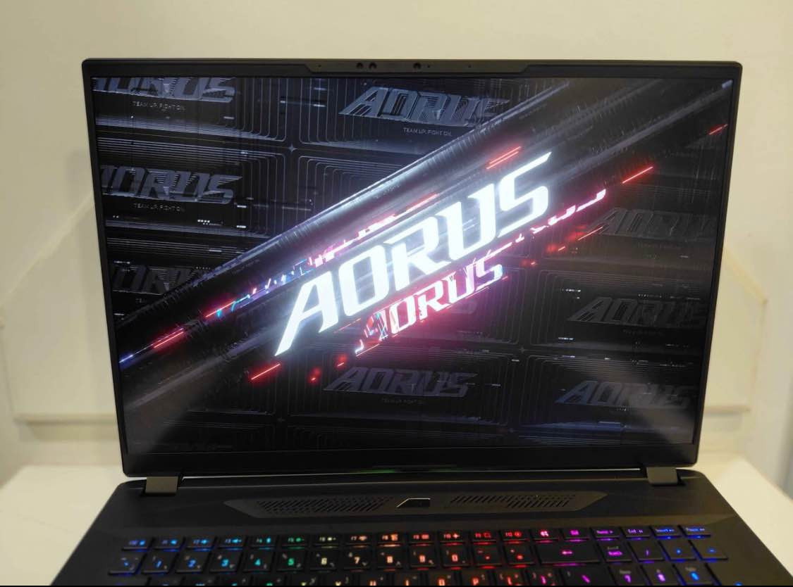 GIGABYTE AORUS MASTER 18 GAMING LAPTOP
CPU: Intel Core Ultra 9 275HX 5.4 GHz
GPU: NVIDIA GeForce RTX 5080 16GB GDDR7 VRAM
Ram: 32 GB DDR5
Screen: 18 inch 16:10 WQXGA (2560x1600) 240 Hz mini-LED Display
Hard: 2 TB NVMe
Cooling: WINDFORCE Infinity EX 270W
$2800
3.650.000 وەرەقە و معامەلە

2400 دولار

سلیمانییە السليمانية, العراق


**إذا كنت صاحب هذا الإعلان وتريد حذفه لأي سبب، رجاءا أرسل رسالة إلى الدعم الفني**