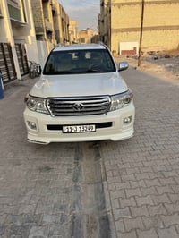 لاندكروز 2010فول مواصفات فتحه بل سقف تحكم جهتين تشغيل عن بعد 6سلندر سي...