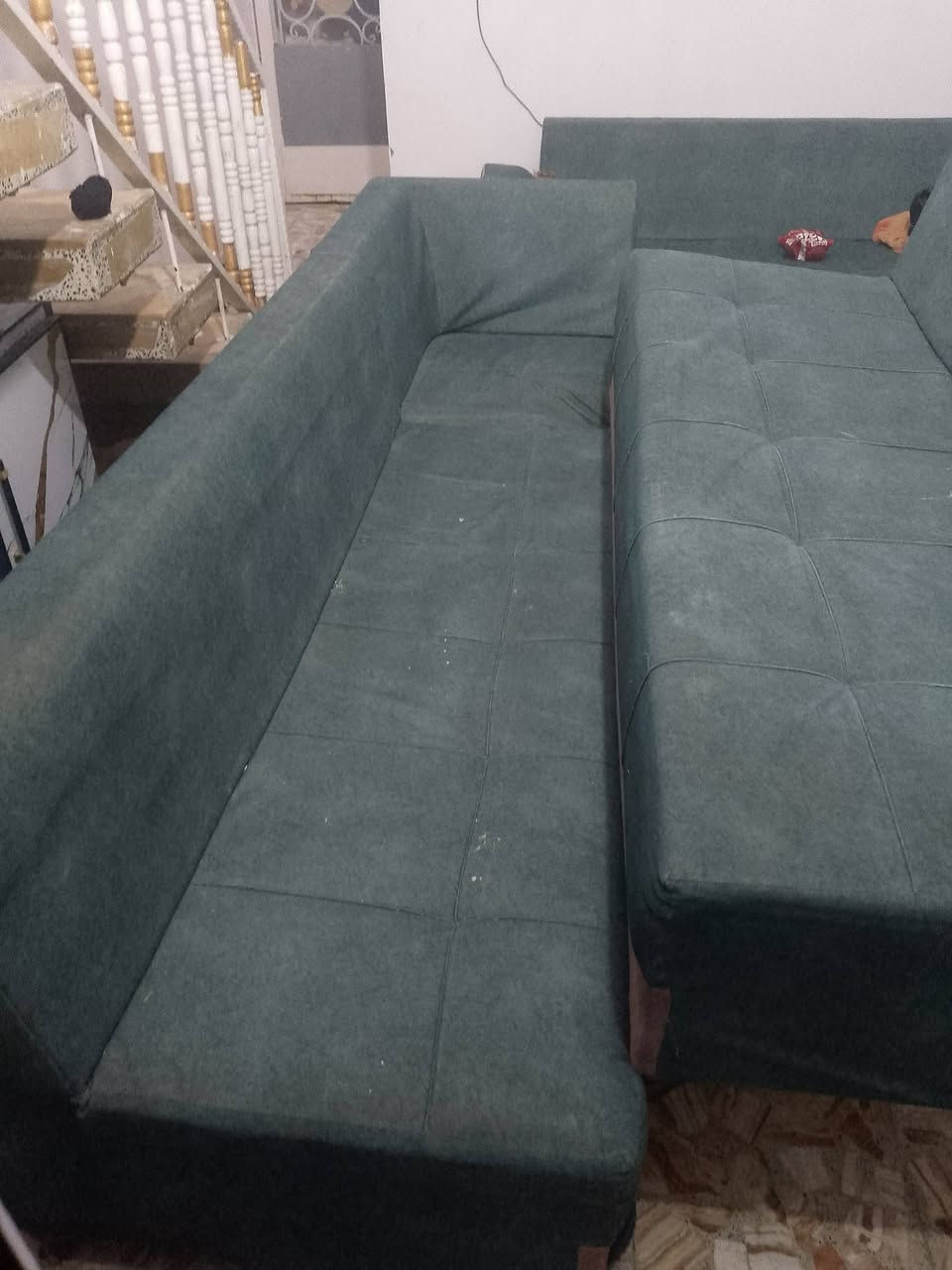 السلام عليكم عندي تخم تسع نفرات قطعتين ام الاربعه وقطعه واحده زاويه للبيع تزغام 150 بيهن مجال ***********
