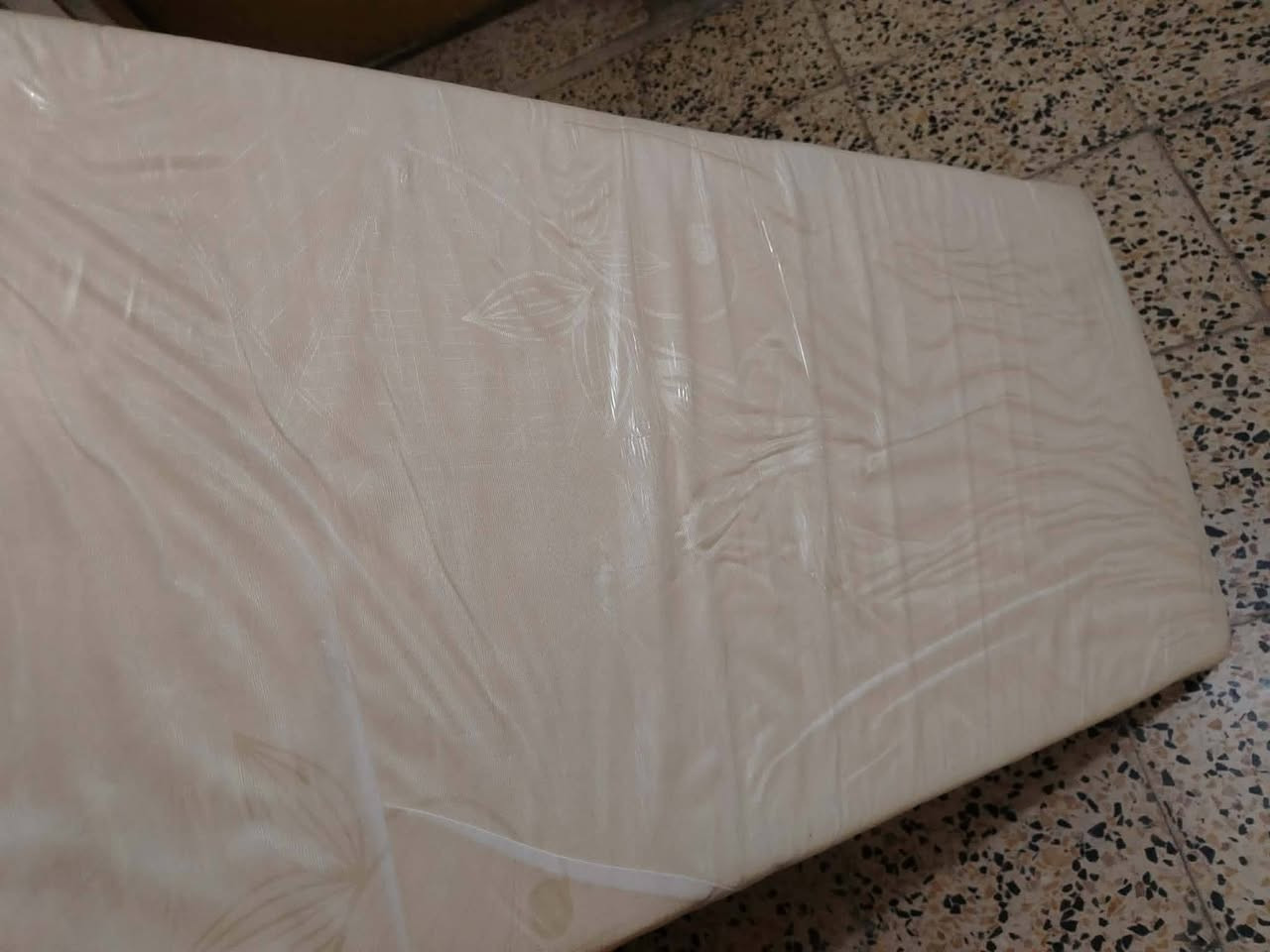 جرباية طفل مع هزاز للبيع امانه الله الطفل مانايم بيها لو ثانية بس مكان ماعندي وشلت بعدها بترابها هي والدوشك مالها


**إذا كنت صاحب هذا الإعلان وتريد حذفه لأي سبب، رجاءا أرسل رسالة إلى الدعم الفني**