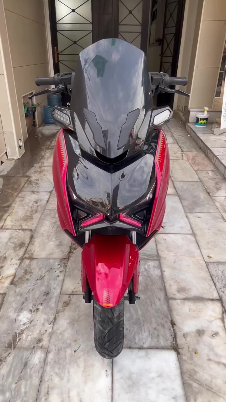 دراجه شحن ليثيوم 
كامل مواصفات 
بيه مثبت سرعه وبيه بك للخلف 
وبيه اضاءه LED عالي ناصي 
بيه سماعات 🔊 بلوتوث 
بيه تحكم ألوان اضاءه تطبيق تلفون 
استعمال ٨اشهر 
عنواني كراده داخل يم جبار ابو الشربت 
***********
