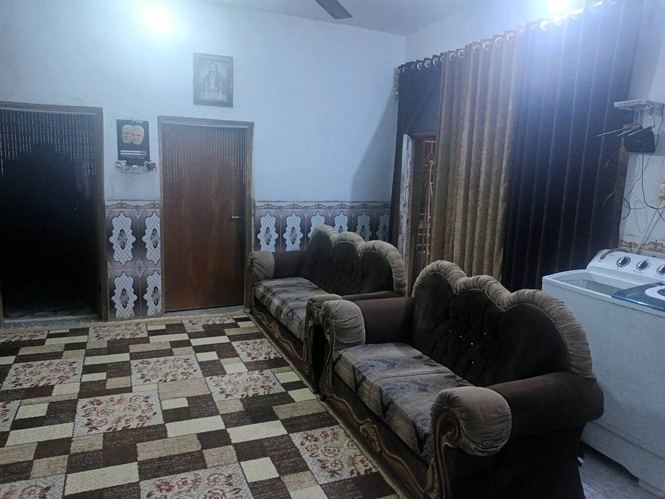بيت للبيع مساحة 200متر حي عبجية قرب اعدادية النباهة للبنين  
بناء كامل كلة طابوك والسقف عكادة غرفتين ومطبخ وصالة واستقبال وصحيات 
