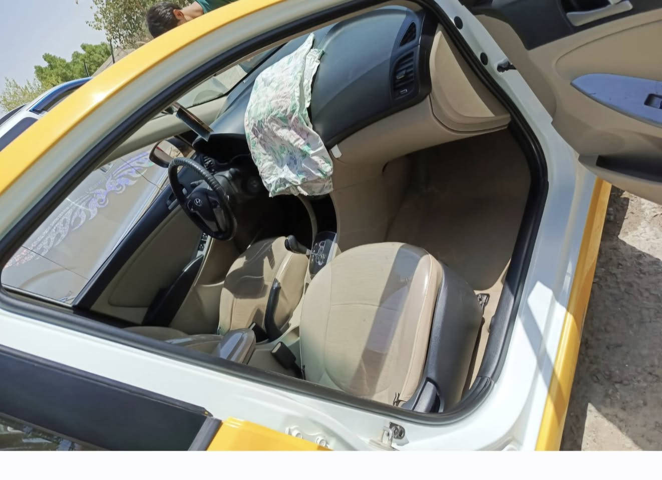 للبيع اكسنت ٢٠١٥ مكفوره كم حالوبه بيها قليلات رقم قادسيه بسمي مصفره هيىه مرور دواخلها مغلفه كلها حته كشناتها مكينه ١٤٠٠ مكينه كير كله جديد جاهزه من كلشي 
مكاني نجف السعر ٨٥ او بيها مجال 
***********
