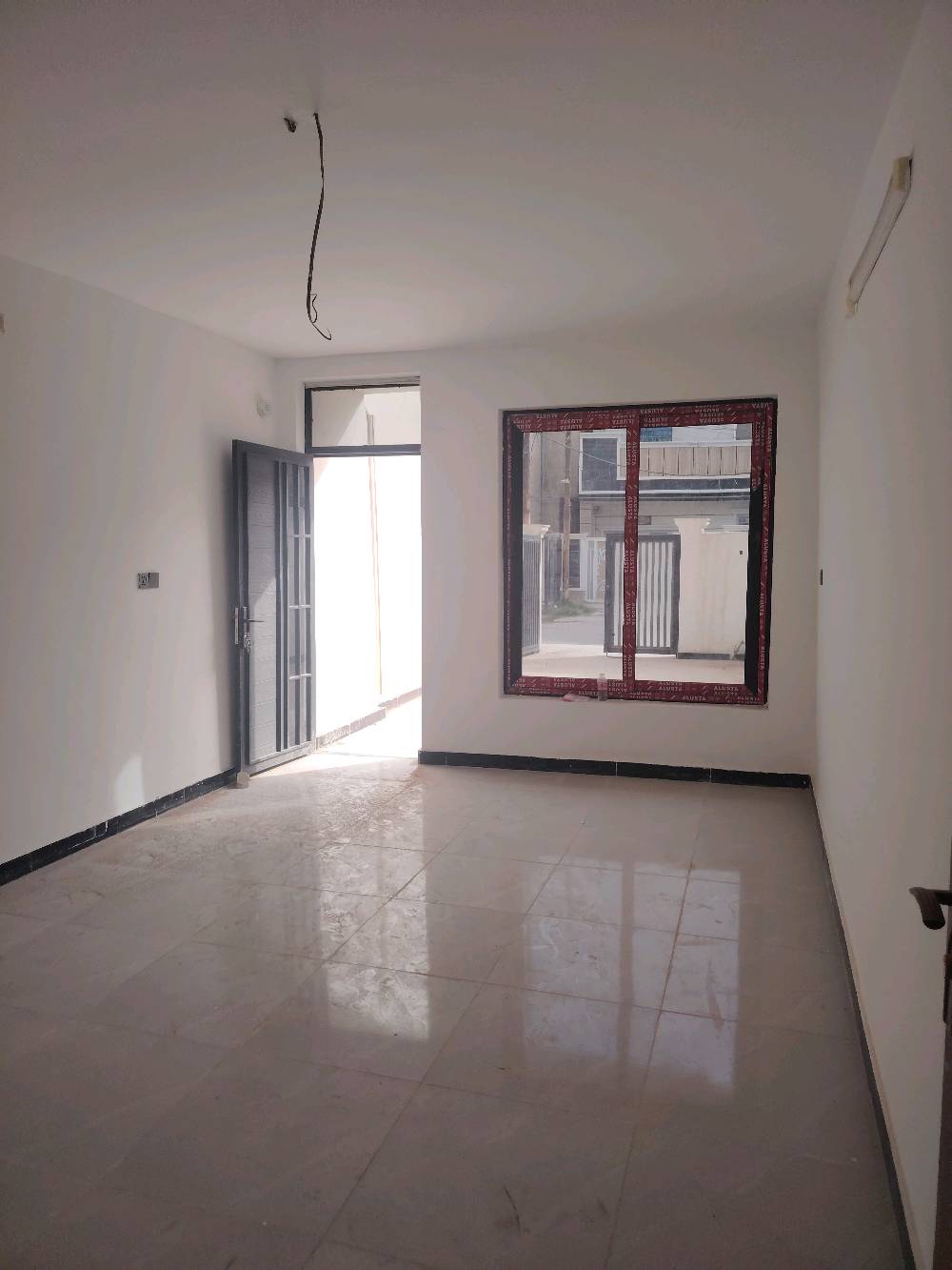 🏠 دور سكنية  للبيع (عدد 2) 🏠
بيع مستعجل 
الموقع: بغداد - حي التراث - محلة 300 تراث الخامسة 
​المساحة: 100 متر مربع لكل دار (بناء متكامل الخدمات)
​📌 تفاصيل وتصميم الدار:
​الطابق الأرضي: استقبال واسع + مطبخ + غرفة نوم + مجموعات صحية.
​الطابق الأول: غرفتين نوم + مجموعات صحية.
​الخدمات: كاملة وجاهزة للسكن فوراً.
​📞 للاستفسار والمعاينة، يرجى الاتصال على الرقم: [***********
***********
واتساب متوفر ]
السعر 140
