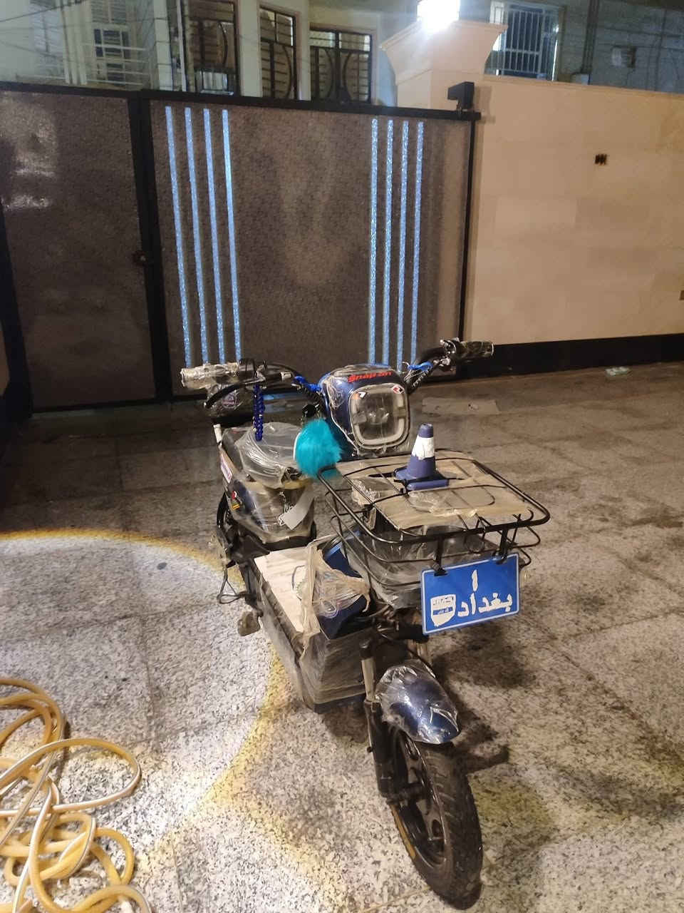 سلام عليكم دراجه للبيع جديده 3سرعات سرعته 40 بصمات 2سويجات 2. تايرات جدد  سعر 300بيه مجال مكان بغداد البياع الرقم التواصل ***********
