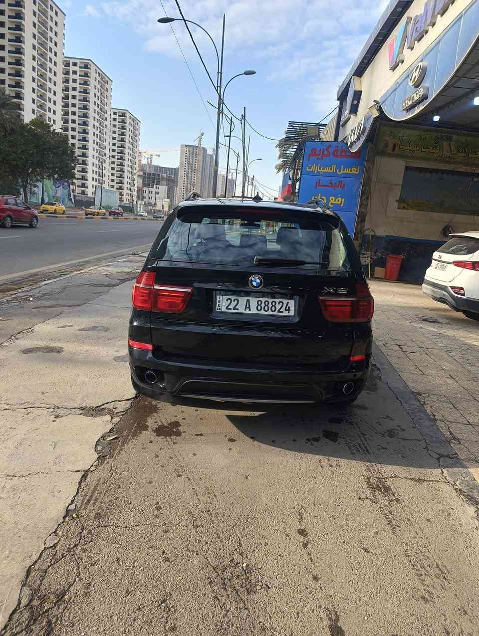 السلام عليكم  للبيع بي إم x5
موديل 2012
مكينه 6سلندر N55 توين تيربو  
تخم تاير جديد 
كهربائيات كله شغاله بلادي 
بسمي السياره 
تبريد تدفئة 
غرفه جديده /السعر 165
اللون : اسود من الداخل صاج
الإضافات : سقف بانوراما/ مقاعد جلد كهرباء مع ذاكرة تخزين/ تدفئة مقاعد/ و متعددة الخصائص / كاميرات 360 درجة / صندوق خلفي كهرباء/ بصمة تشغيل و دخول/ ستائر جانبية/ لوحة تحكم خلفية للمكيف/ جنط 19 انش / اضاءة ذاتية/ اضوية امامية زينون مع Led / حساسات اصطفاف 360 درجة/ هاند بريك الكتروني مع خاصية ال Auto Hold/ مكيف تتش/ ايرباج ) Auto lights | اضاءة ذاتية 
Airbags | وسائد هوائية 
Bluetooth | بلوتوث 
Navigation Maps | خرائط الملاحة
احمد العراقي 
للاستفسار الاتصال على 
***********‬‏
متواجد على الفيس
مكاني بغداد الشعلة
