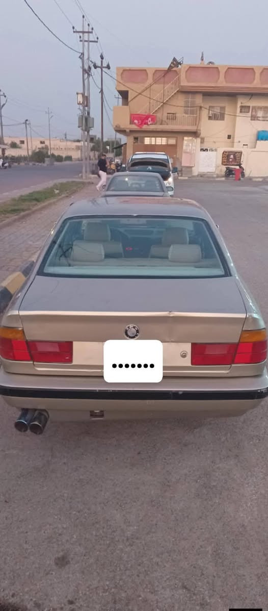 سلام عليكم 
بي ام 525موديل 1992رقم بغداد نكليزي 
مداور ثاني يوم 
مكينه وكير ففيتي بيها جاملغ الكدام اليسر مضروب وما مصلحه سياره ما بيها نقص بيها جراد القماره 
حداديه جديده تخم تواير جدد 
غرفتها جديده مكان السياره السماوة الرميثه السعر 40وبيها مجال 
الاستفسار ***********
