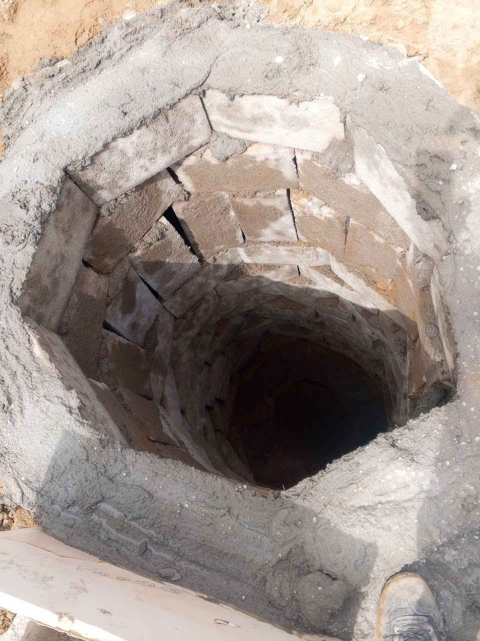 كادر حفر منهولات دائري ومربع
في العلم والعالي والخرجه والدبسه
وحسب القياسات
مترين ونص مترين متر ونص متر
وكذالك يوجد كادر تصريف مياه الأمطار مياه الشارع 
يوجد كادر تصفير بيوت مع الحدل والصب
ويوجد كادر تفليش صب بيوت ارضيات وجدران
ونصب السياجات
***********
***********
