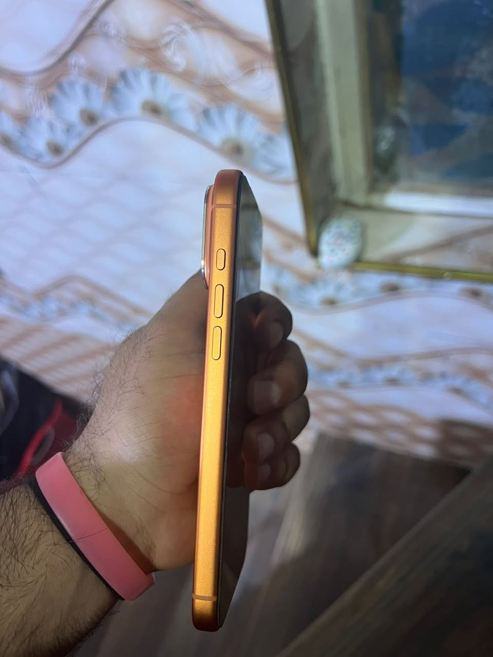 سلام عليكم السعر 1800 ايفون  17 برو ماكس ذاكره 256 بطاريه 100 مشحون 86 مكاني بياع رقمي ***********
