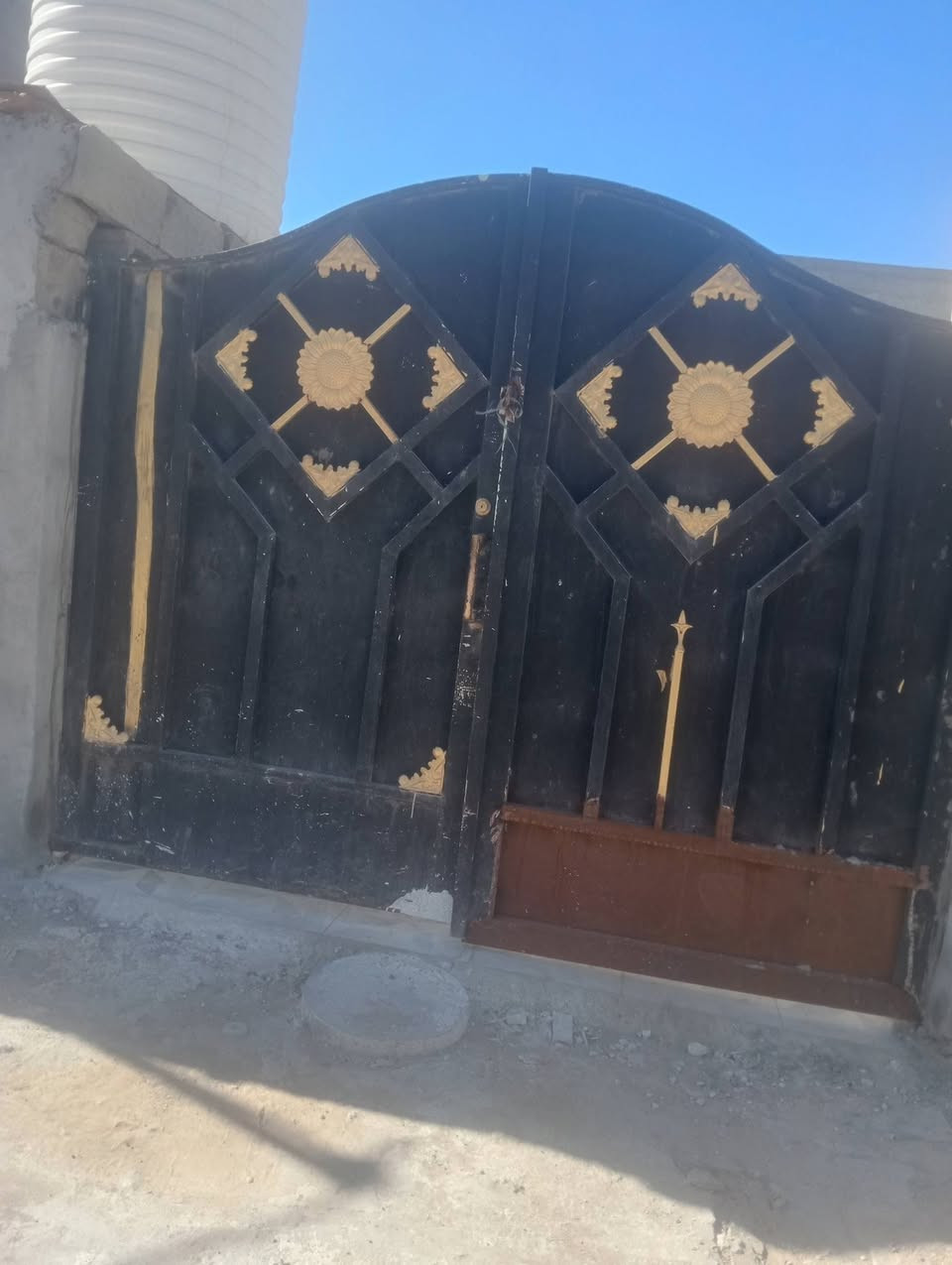 تنظيف وصبغ بوب وشبابيك حديد صبغ. واجهيات وداخل تصليح طلس كوبلنات بغداد أسعار مناسبة ***********
