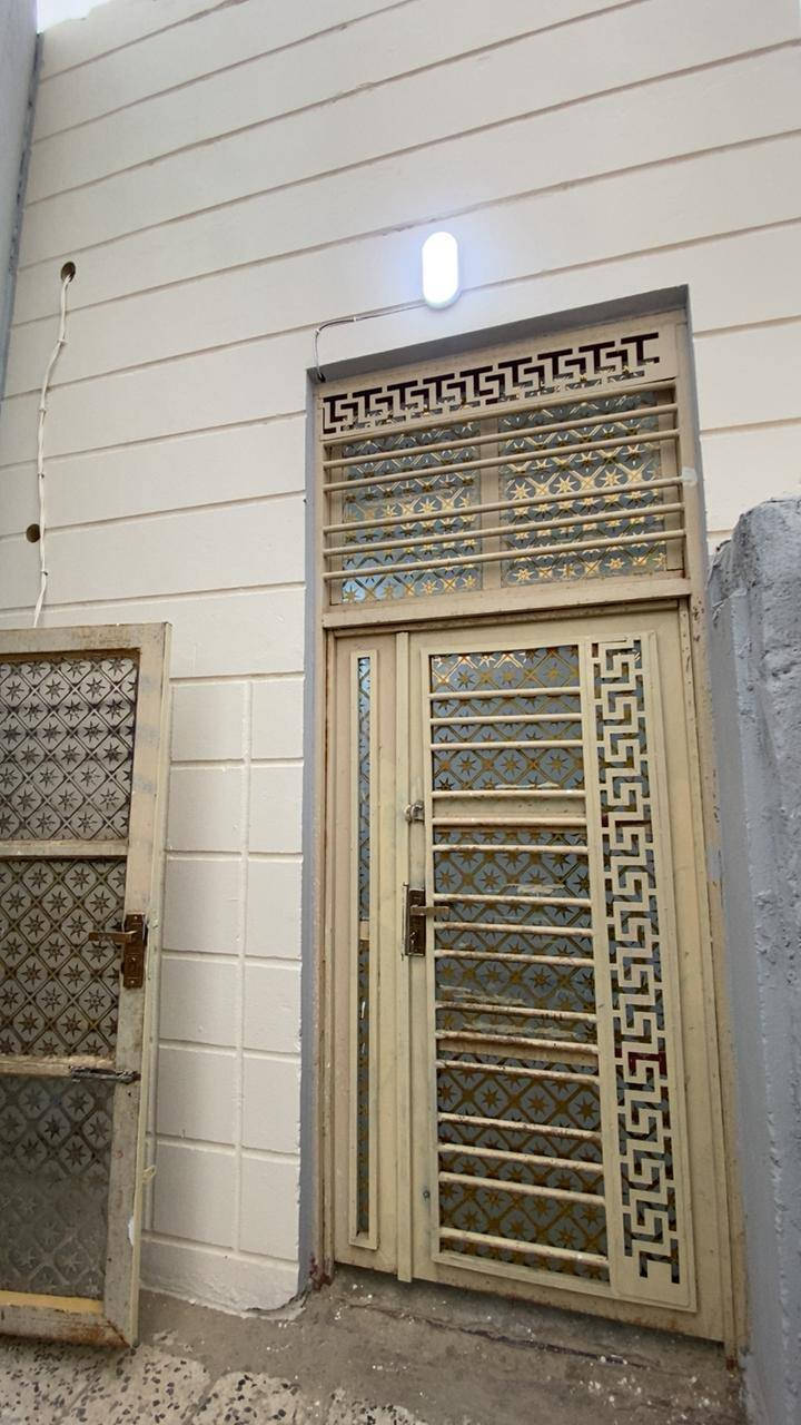 على بركة الله
______________
✅دار للبيع طابو صرف

✅الموقع حي الزهراء مقابيل العلوه مباشرتا مقابيل  ساحه وفضله ١٠٠ متر 

✅المساحه ١٠٠ متر مربع ١٠ *١٠

✅يتكون الدار من :

✅غرف عدد ٢ وصاله واستقبال ومطبخ وصحيات داخلية وخارجيه ومناور وكراج

☎️للاستفسار ***********

✅مكتب ابو عبدالله الشمخاني للعقار
