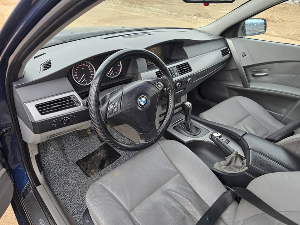 Bmw e60 520i 2003
بی ام دەبڵیوو مۆدێل ٢٠٠٣  مەکینە ٢٠ ی شەش پستۆن رەنگ نیلی فول مواسەفات تەنها سلاید نیە .. ناو رەساسی کوشین کارەبایی و جلد و هیتەر  ، لایت زینۆن بیلادی لەگەل سوکان دەسورێت ، ئاوێنە دژە فول ، تەبرید مەرکەزی ، تەلەفۆن ، دژە خلیسک ، دەعامی m sport ، زۆر مواسەفاتی تریش ، ئەم سەیارەیە رەقەم ئەوروپی بوو تازە رەقم کراوە زۆر خاوێن ماوەتەوە ، رەقەم فەحس هەزە هەمووی تازەیە ، قالبی زۆر تەنک و جوانە گێر و مەکینە نەکراوەتەوە و تەقە و رەقە هەمووی بەشەرت ، ٤ تایەی تازە لە ژێرە ، ٤ پارچە سبوغ بێ ناوگرتن ٣٠٩ هەزار رۆیشتیە نرخی ١١٩ وەرەقە و کەمێک مەجال .....ژمارەی مۆبایل *********** أربيل, العراق
