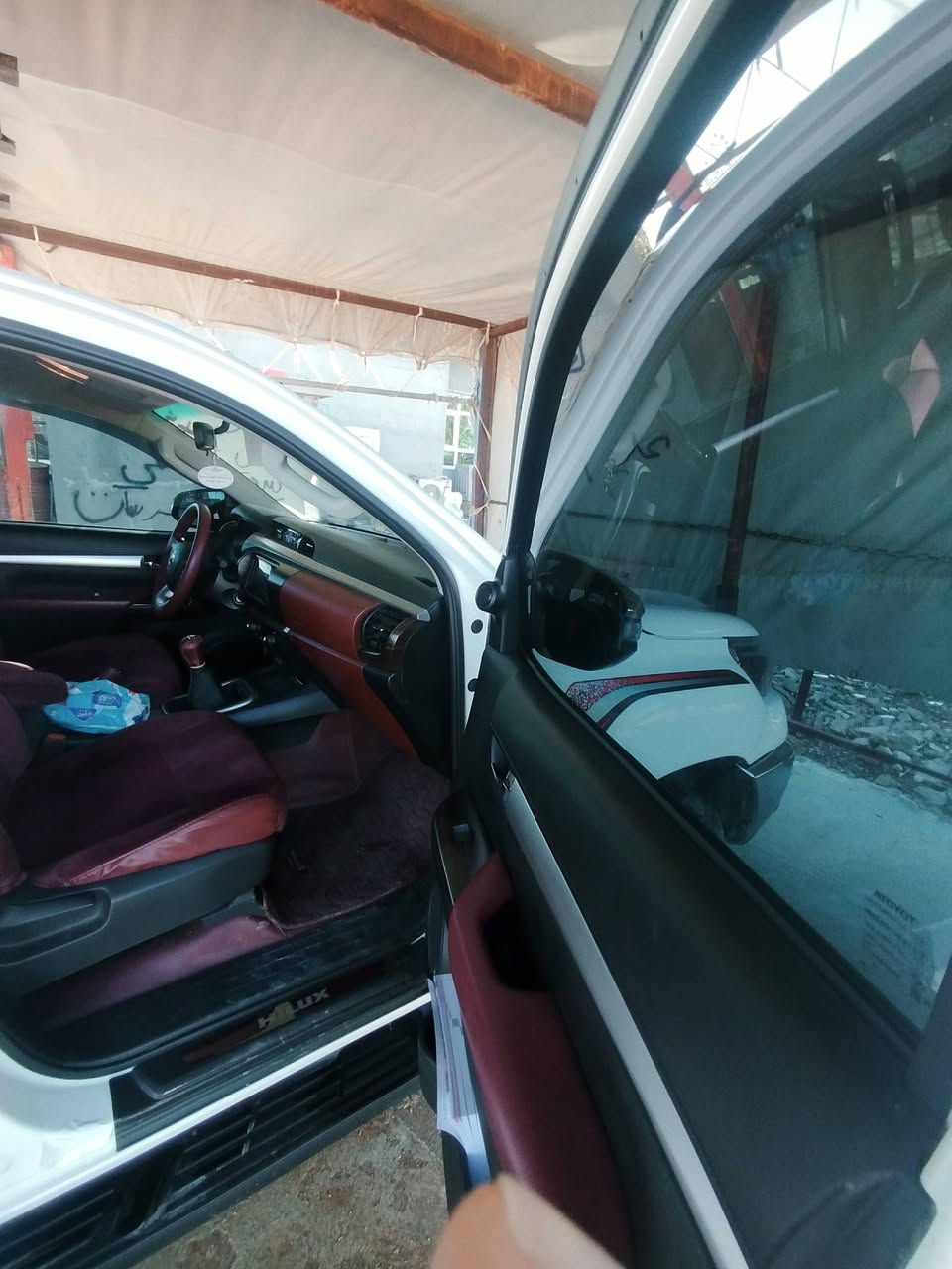 تویتاهیلوکس 2025هیجی نیا گیر عادی فول فول رقم خاوانی ***********
