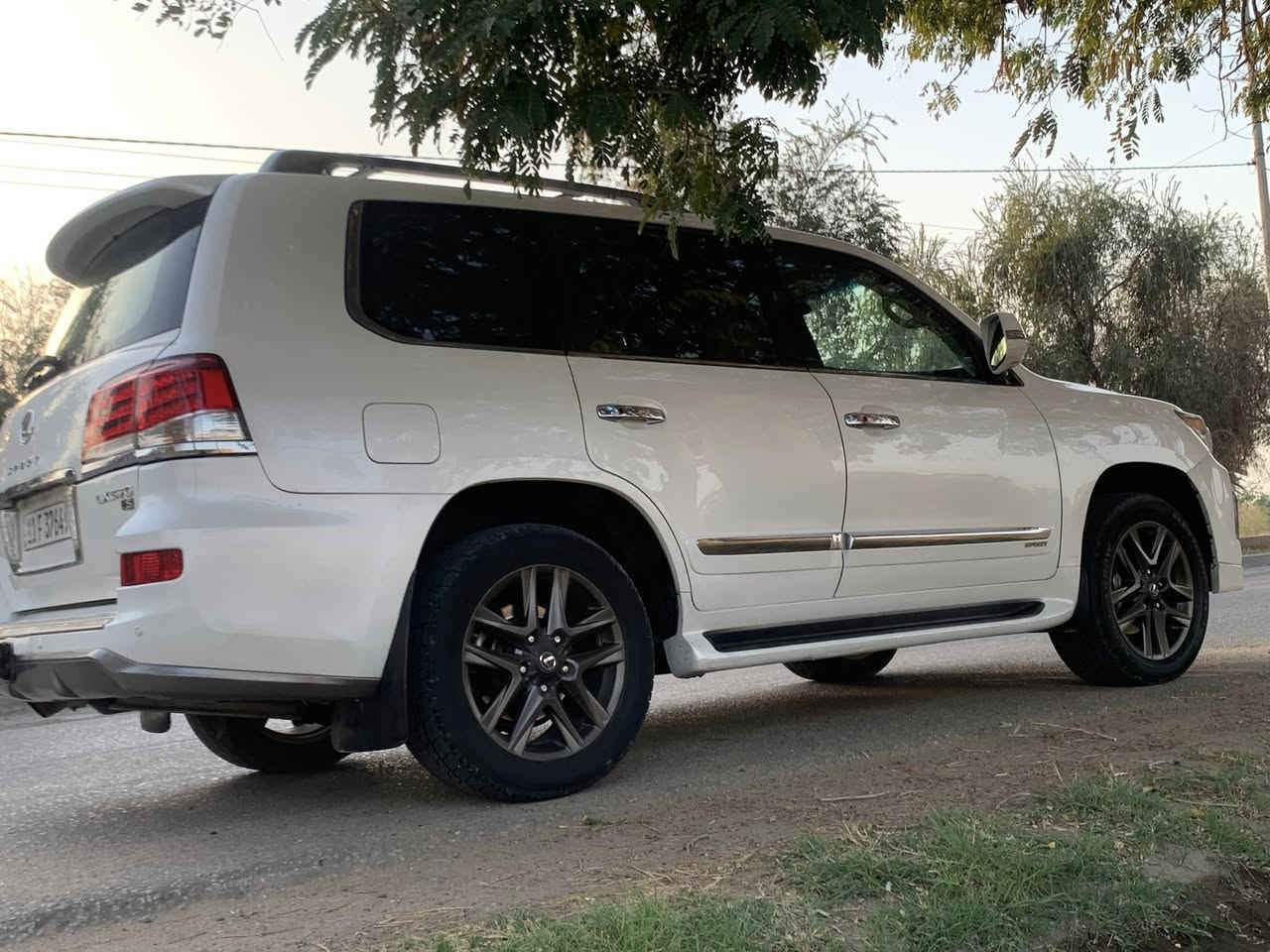 لكزز 2013 للبيع فول موصفات بريم اصل رقم بغداد الجديد تحويل مباشر 
مكينه مكفوله لا فتح ولا تنقيص ولا  بخار 
حداديه جديده وتخم تاير جديد 
بيه جاملغ مفتوح فقط الأمامي  
مكاني بابل 
***********
