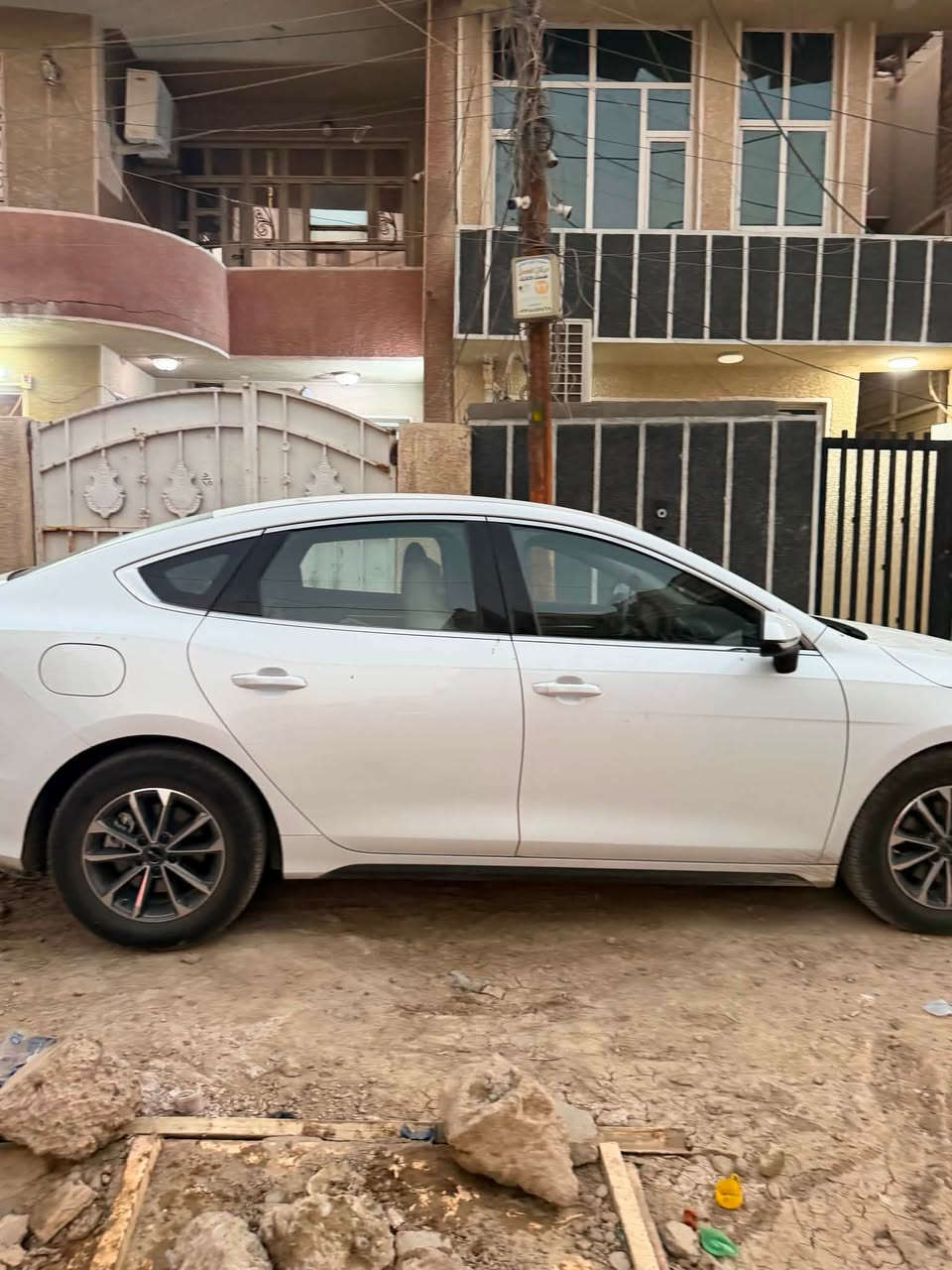 للبيع byd دستروير موديل ٢٠٢٥
السيارة كفاله عامه بدون حادث وصبغ 
ماشيه ٢٢ الف عالمحرك ٨٠٠٠ سياره مواصفاتها معروفه 
رقم بغداد تحويل ثاني يوم 
السعر ١٣٠ مكاني بغداد شعب 
*********** واتساب او اتصال
