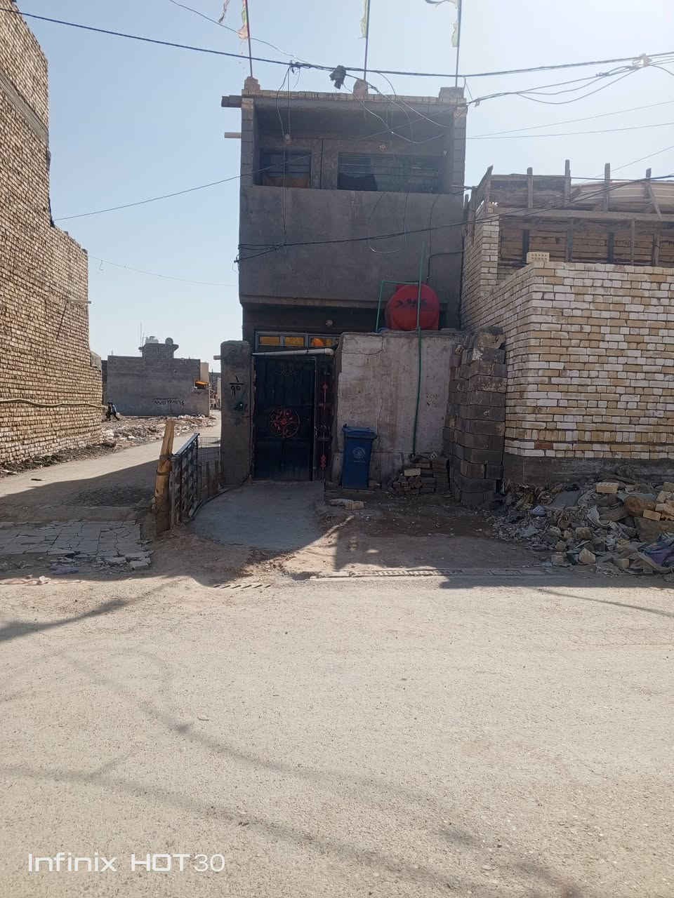 السلام عليكم بيت البيع في الحميدية بشارع سيد عوده قرب سواق ابو قاسم بيت يحتوي ستقبال +مطبخ +غرفه وبل خير ترك وحمام والطابق الثاني غرفه وبيتونه وصطح السعر ٣٥وبي مجال بصيط رقم ***********
