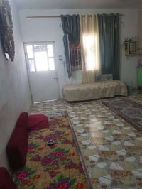 بيت للبيع مكاني جعفر الطيار مساحة البيت ١٠٠ وبي محرمة ٦٠ متر بي خط مول...
