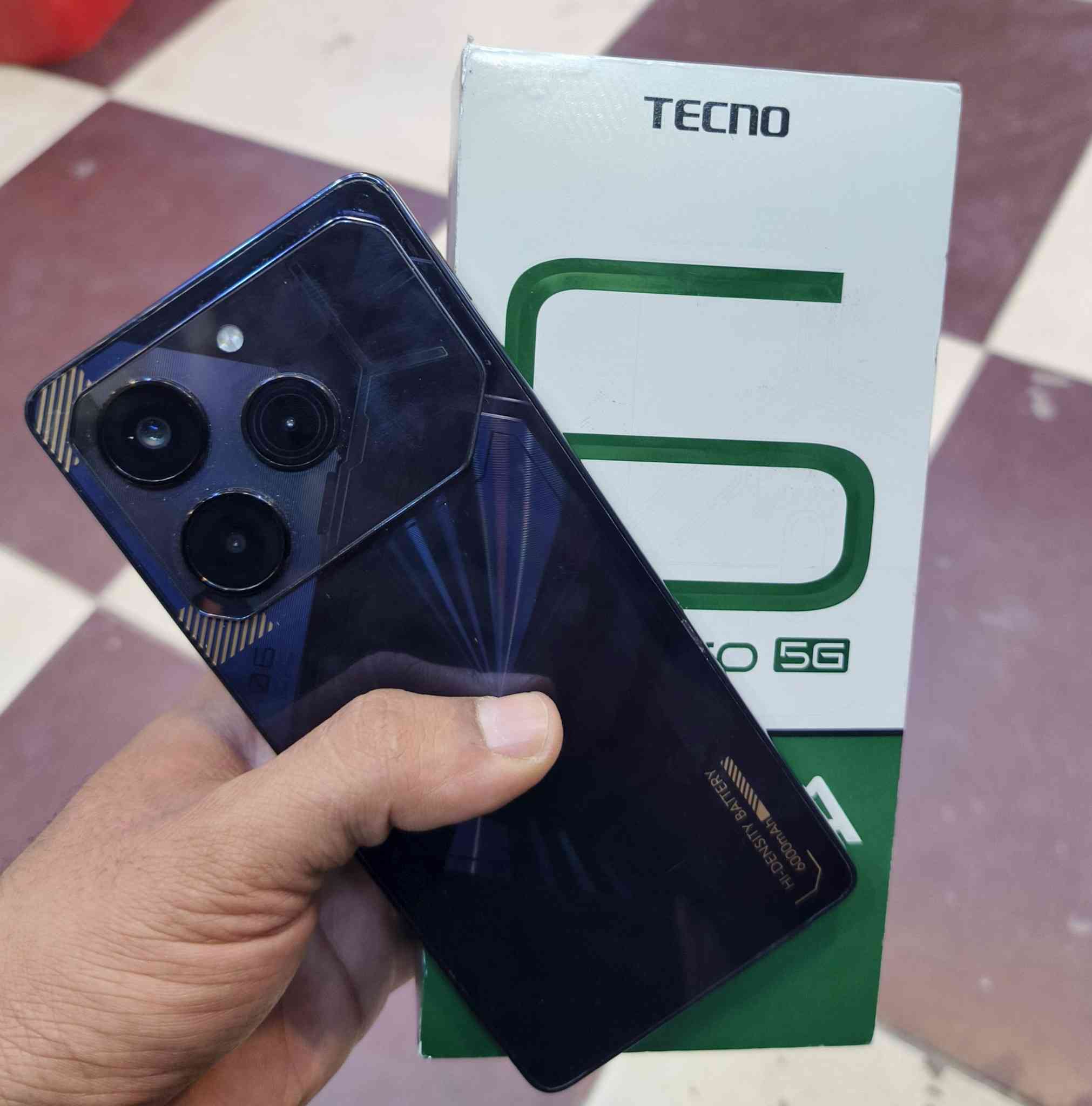 السلام عليكم تكنو بوفا 6 برو 5g جهاز كامل مواصفات العاب مثل ببجي فول90  فريم وقابل للزيادة بالتحديثات الجاية  واستخدام شخصي وتصفح (شحن سريع75 واط) ( مستعمل استعمال خفيف اقل السنة) مبدل شاشة وكالة واصلية (ملحقات كارتون وكفر) 
المواصفات 
ـــــــــــــــــــــــــــــــــــــــ
6.78 بوصة - 120 هرتز - AMOLED
الذاكرة
256 جيجابايت
الرام
12 + 24 جيجابايت
الكاميرا
108 2 0.3 ميجا بكسل
المعالج
Mediatek Dimensity 6080
البطارية والشحن السريع 6000 مللى أمبير 

السعر 275 الف وبي مجال قليل 
ادخل خاص او راسلني على رقمي واتساب فقط ***********
