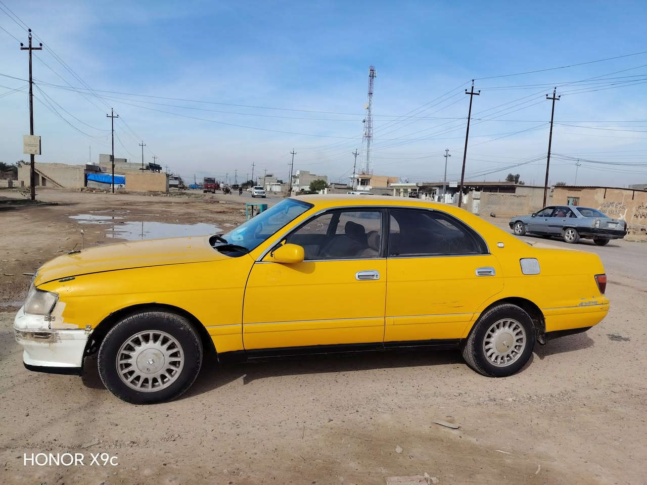 السلام عليكم للبيع سياره بطة كير ومحرك كارتون شرط ترايك للبصره كشرها شرط لارصعات ولاضربات  تايرات اربعه جدد كشانه كهرباء. غرفتها حيل حلوه رقم كركوك أ.  شرط التحويل  سنوية صاقطة. السعر اتصل ***********.
