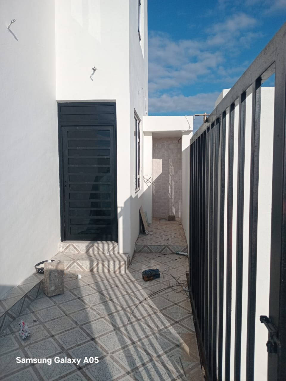 السلام عليكم بيت البيع حي الفرسان القريه الجامعيه
مساحه 100مربع 
سعره 45
رقم ***********
