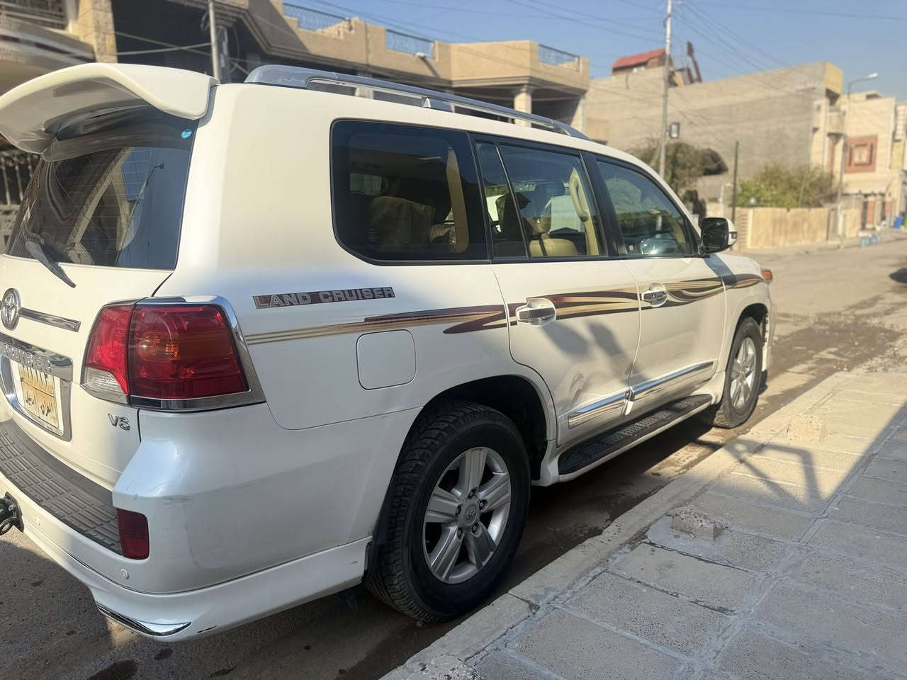 لاندكروز موديل ٢٠١٣ للبيع ماشيه ١٩٠ الف
السعر ٣٤ الف للاتصال على الرقم ***********

العنوان بغداد
