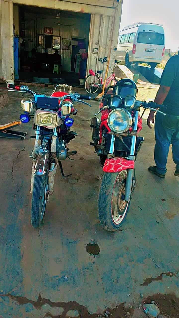 بطح باندة250cc للبيع 
باندة 250cc عادي 
كهربائيات كلهة شغالة 
محرك علي ادامة كاملة 
نقصهة الدراجة سلف او كابريتر مالتهة وصخة البطحة يرادلهة شكم شغلة بصيطة 
يرادلهة ترتيب ماعندي مكانية على تصليحة 
سعرهة #590$# مستعجل عليهة لئن محتاج 
مكاني بابل / مسيب


**إذا كنت صاحب هذا الإعلان وتريد حذفه لأي سبب، رجاءا أرسل رسالة إلى الدعم الفني**