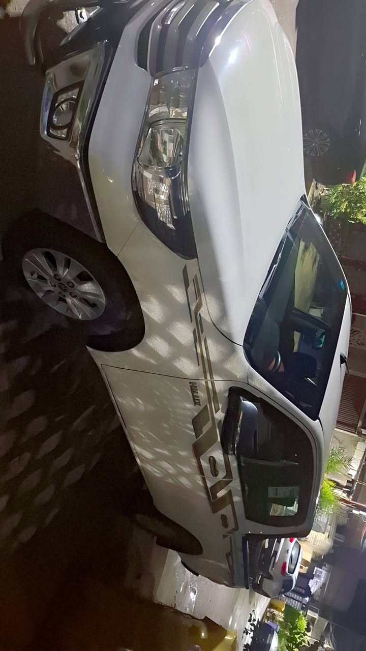 للبيع فقط
بيكم هايلوكس ناصي 2025 كويتي 
مكفولة من كل شي 
السيارة بأسمي وتحويل 
ماشية ٤٠ الف
كير اوتماتيك.  تبريد قطعتين . بنيد جكات 
سبير ما نازل 
رقم بغداد
السيارة جديدة وعلى ايدي 
السعر ٣١٠ وبيها مجال
مكان السيارة بغداد / الراشدية 
***********
***********
