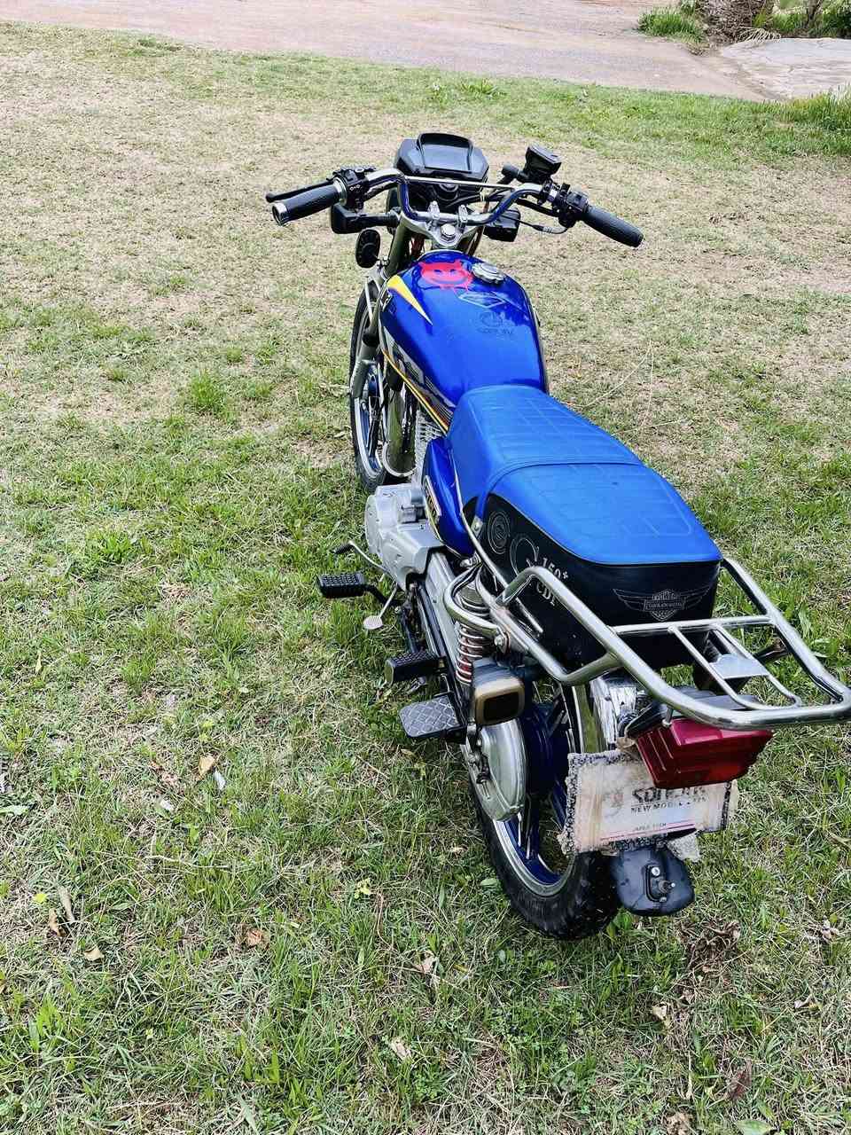 السلام عليكم موطور للبيع او مراوس

سولنك ⛽️سيفان موديل2023✅ ال شكل الجديد منفيس موجود 
محرك 🛫200 ✈️كهربايات كلها بل شرط ما بي نقص برغي تواير جدد موطور نضيف احلا من الصور كلو علا وضع الشركه 
مكان الزاب ال سعر 575الشراي يتصل عل رقم ***********
