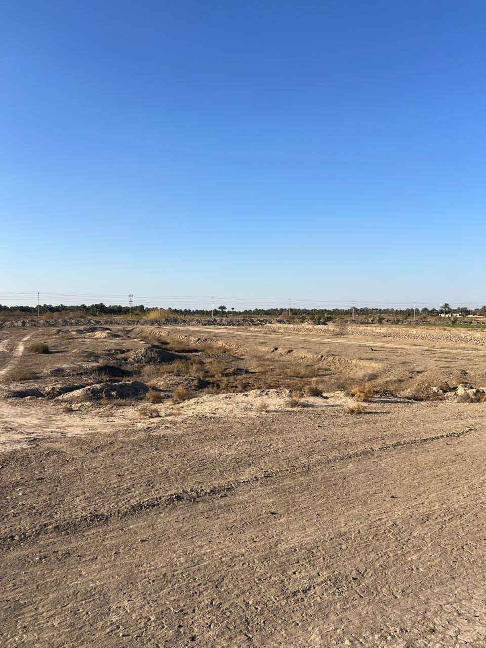 امتلك أرضك اليوم، وابنِ مستقبل أحلامك غداً. قطع أراضي متميزة في مواقع استراتيجية، استثمار آمن وحياة هادئة تنتظرك!"، تعتبر هذه العبارة مزيجاً فعالاً يجمع بين الطموح الشخصي والأمان المالي. 
مساحة الارض 3دونم
نوع الارض طابو زراعي سند 25
تبعد عن شريف بنت الحسن 3كليو قريبه عن بزل حجي
لاستفسار اكثر الاتصال علي الرقم)(***********)
