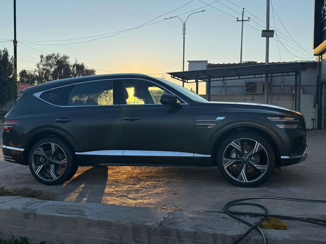 للبيع سيارة فخمة جداً�Genesis GV80 برستيج فل مواصفات موديل 2025
المواصفات:�• محرك 6 سلندر تون تيربو �• دفع رباعي AWD�• قير أوتوماتيك 8 سرعات�• شاشة معلومات كبيرة مع عدادات ديجيتال كاملة�• نظام كاميرات 360 درجة
• 4 بصمات ابواب 
• حساسات أمامية وخلفية�• مثبت سرعة ذكي + نظام الحفاظ على المسار�• نظام فرملة طوارئ أوتوماتيكي
• الركن الذكي عن بُعد
 تشغيل بصمة + تشغيل عن بعد�• فتحة سقف بانوراما�• مقاعد جلد فاخرة كهربائية مع تبريد وتدفئة �• لون زيتوني مات 
• إنارة LED كاملة
•صوت محيطي (Surround Sound) عالي الجودة
• 18سماعة موزعة داخل السيارة Bang & Olufsen�• تقنية إلغاء ضوضاء الطريق داخل المقصورة (Active Noise Control) لتحسين نقاء الصوت 

•لون زيتوني مات 
.5 راكب اسود جلد نابا (Nappa Leather) 
�• السيارة نظيفة جداً�• ممشى: 10 مايل فقط�• (رقم اربيل فقط )�• استخدام خفيف
الاضرار 
•تبديل دعاميه خلفيه
•ايرباك سليمات كفاله

السعر 57الف دولار 
للاستفسار  الاتصال او واتساب 
***********
