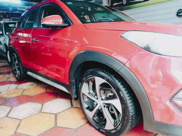 .السلام عليكم
توسان موديل 18 فول مواصفات سياره 1/1
ورد مريكي الحادث جملغ بنبد بدون دوخل سونار موجود بل 
كير محرك تبريد مكينه كفاله عامه 
تخم تاير شواصي مكفولات بلادي 
دوخل نظيفه سياره حلو معنا الكمله بل 
فول مواصفات سياره 
1/1
رقم بغداد نكليزي سنويا جديد هزه جديد تحويل ثاني يوم 
سعار سياره 145بي مجال شي بسيط 
العنوان بغداد بلديات نتصل وتدلل 
***********
