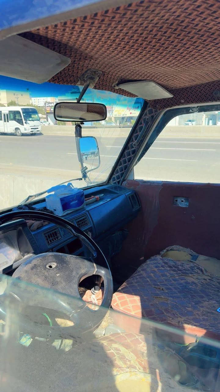 السلام عليكم كيا 96 الكير ومحرك خير من الله والقشر مبين قدامكم مكان السياره بغداد بسماه السعر 37 تحويل مباشر ***********
