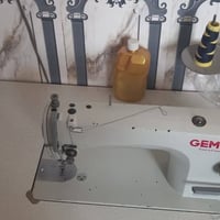 مكينة خياطة • صناعي • نظيفه استخدام قليل