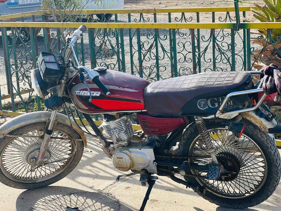 السلام عليكم دراجة تايكر موديل 20وزن ثقيل محرك شرط للستفسار اكثر اتصل ***********
