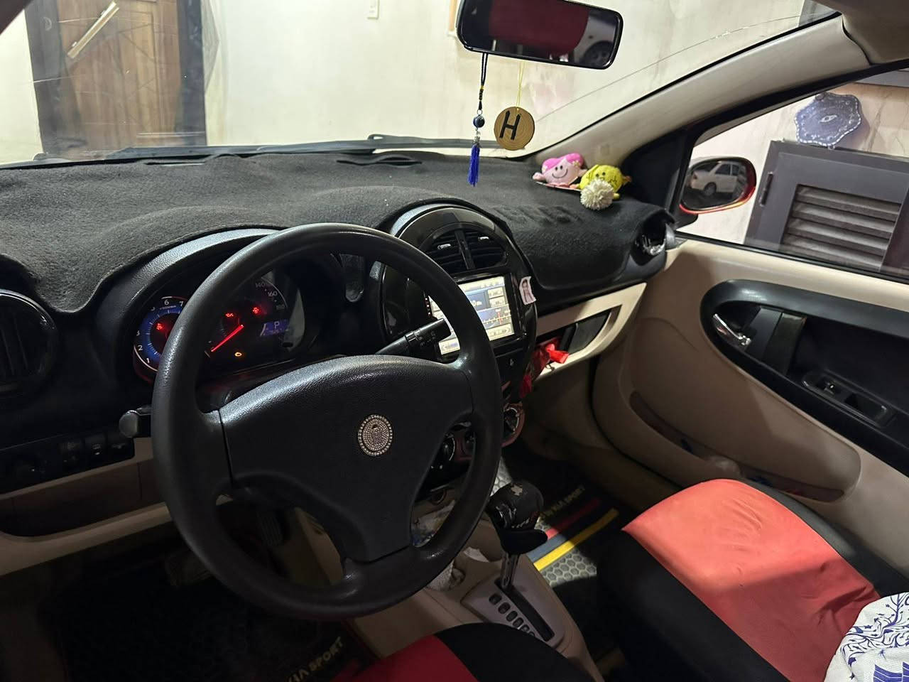 جيلي باندا موديل 2013 رقم بغداد ماشية 75 ألف بيه قطع صبغ أبيع حزام
السعر 4800$ وبيه مجال بسيط 
الاتصال ***********
