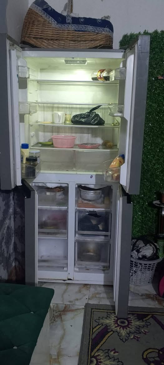 ثلاجه ٤ بيبان نضيفه ما مصلحه  تفاصيل بلمقطع
السعر ع خاص او اتصل ع رقم المكان بغداد المعامل ***********
