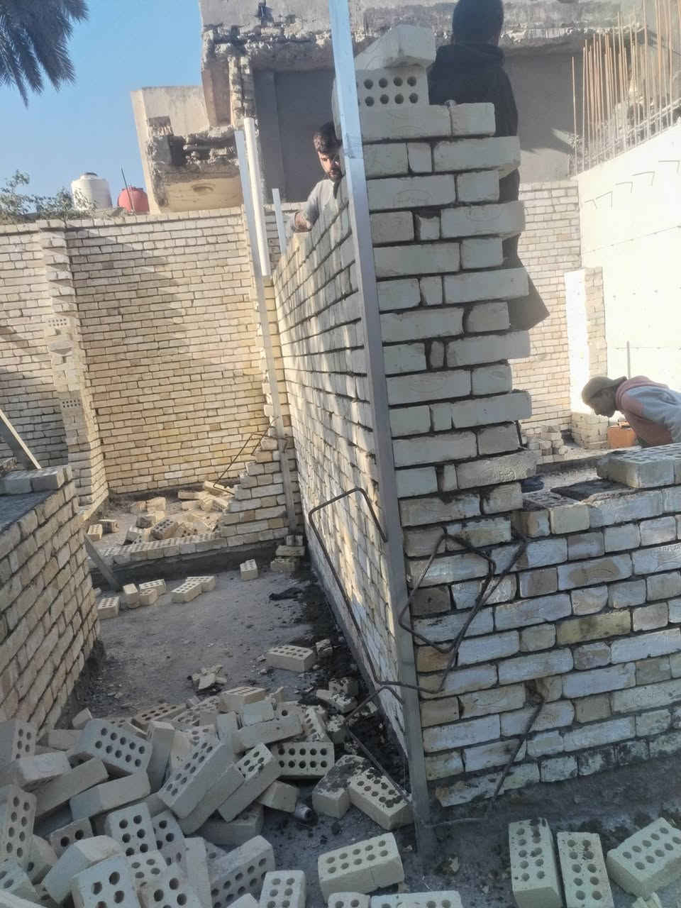 الهم صلي على محمد وآل محمد
بسم الله الرحمن الرحيم
خلفه بناء 👷. 
تسليم مهندس 🏘️. 
تنضيف الموقع. 
تسلم مخطط تستلم هيكل. 
نشر قالب جف قيم. 
وزن صفرَ
اركان مصاطر تحط مصطره على الأركان وتستلم مني. 
التزام بالمواعيد ما اطلع من الموقع ذا ما اختم البيت.
***********
***********
واسعار مناسبه
