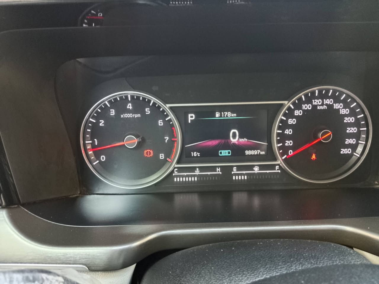 سلام عليكم سورنتو البيع موديل 2023فول موصفات بس من عده بنيرامه سعر سياره 300 ورقه بيه مجال بسيط رقم ***********
