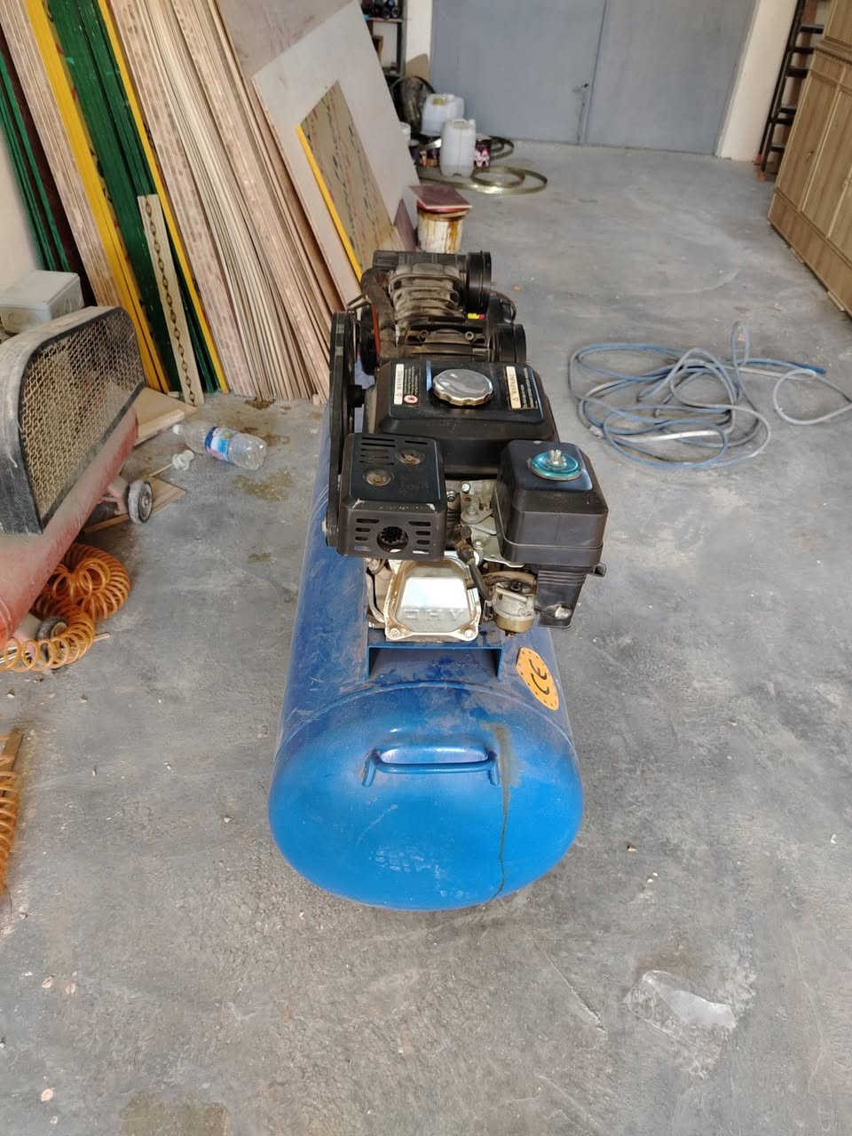 كمبريسر جديد مستعمل شهر ٢٥٠ لتر مكان ديالى بلدروز ***********
