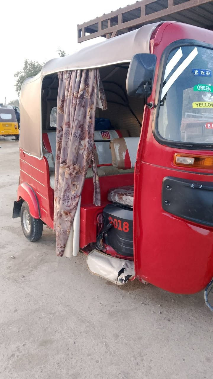 تكتك باجاج موديل 18محسوبه على19 امعمرة من الاخياسات  اومصبوغه جماليه مسجل جديد تايارات جدت جامه جديده جادر جديد تكتك نضيفه خير من الله كبل للشارع رقم  لوحات اثنين رقم انكليزي تحويل ثاني يوم مكان ديالى الخالص الشراي يتصل 
***********
