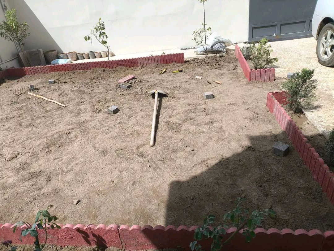 السلام عليكم اشتغل صبات ارضيه واجهات بيت او مقرنص حديقه وشغلي انشاء الله  زين وهذا رقمي*********** والماعنده بلاش
