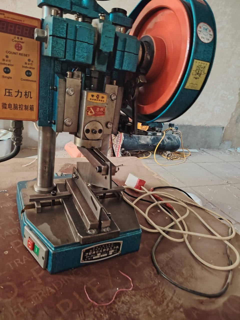 اخوان السلام عليكم معمل جلافة للبيع هو وموادة السعر40 وبي مجال***********
